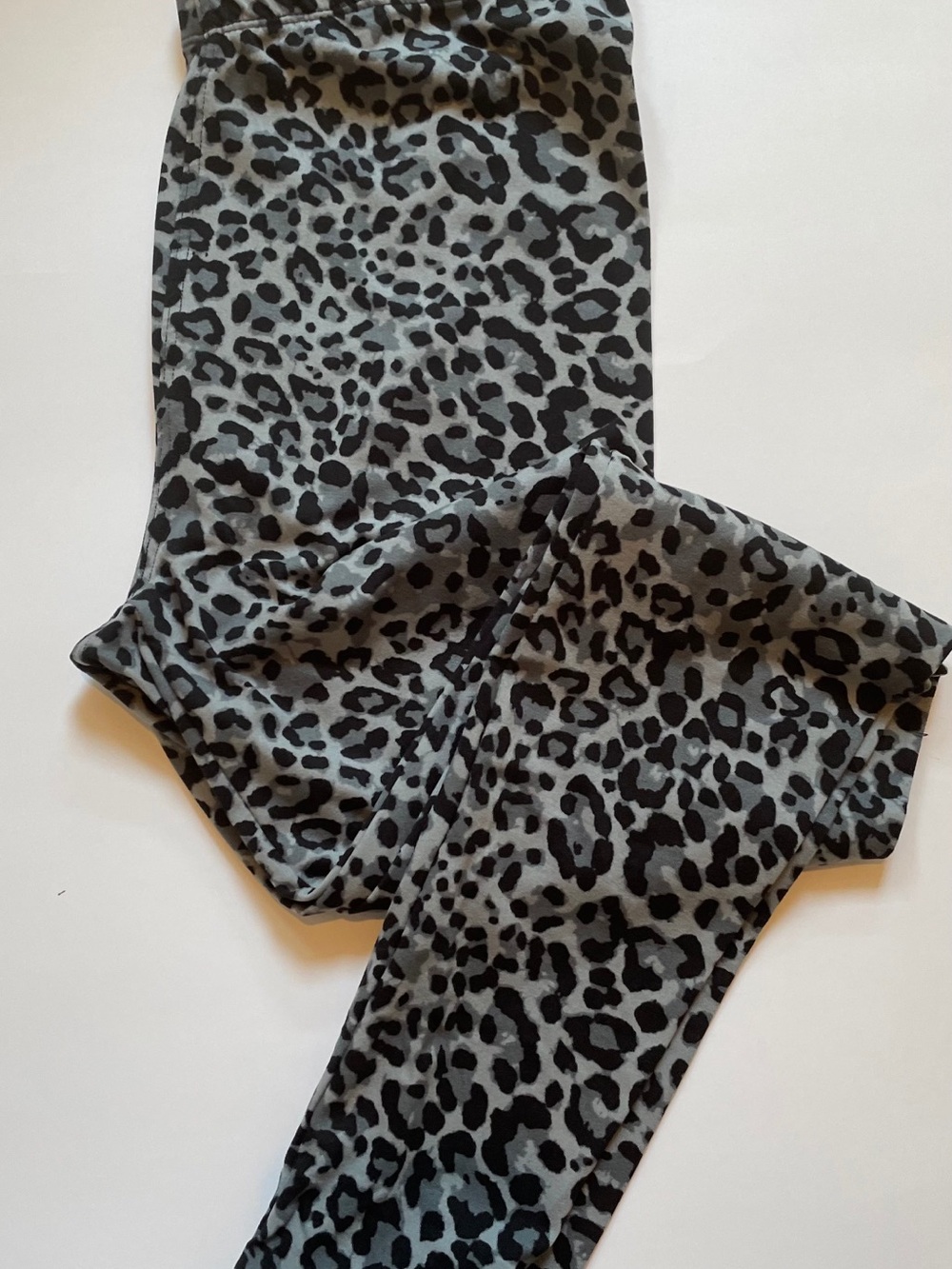 Women's Gray Leopard Print Stretch Leggings